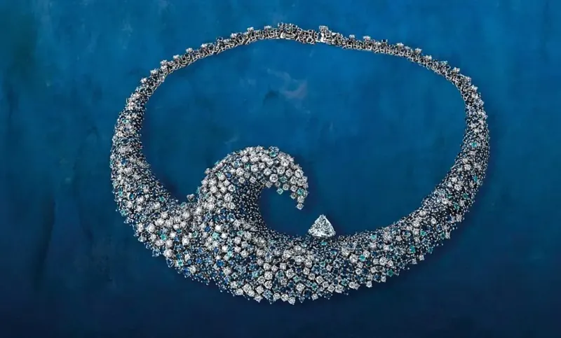 【DAMIANI】偉大な才能へ捧げる「アルテ マエストラ」 創造の翼を広げ、名作絵画を宝飾芸術へ